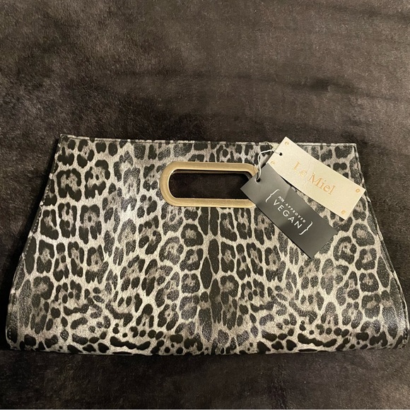 Gray leopard - Picture 2 of 10